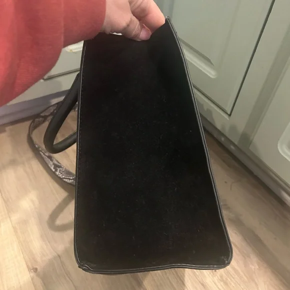 ALDO Black tote/bag/purse with snake skin design shoulder strap and key tassel - Picture 8 of 16